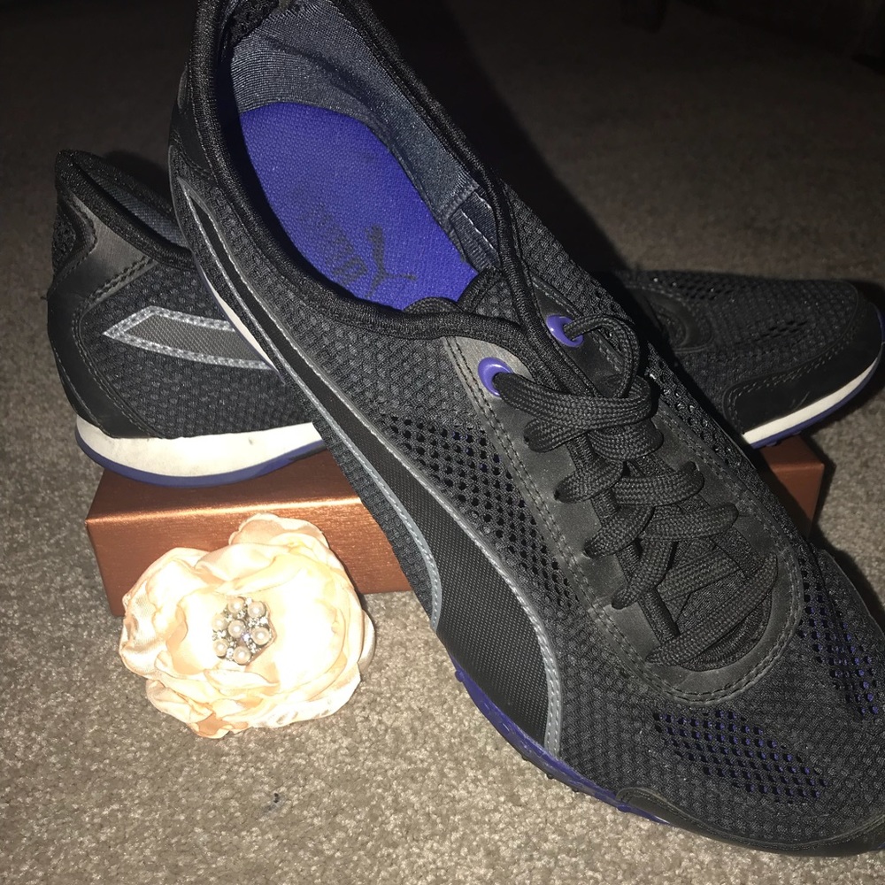 PUMA running shoes 🖤